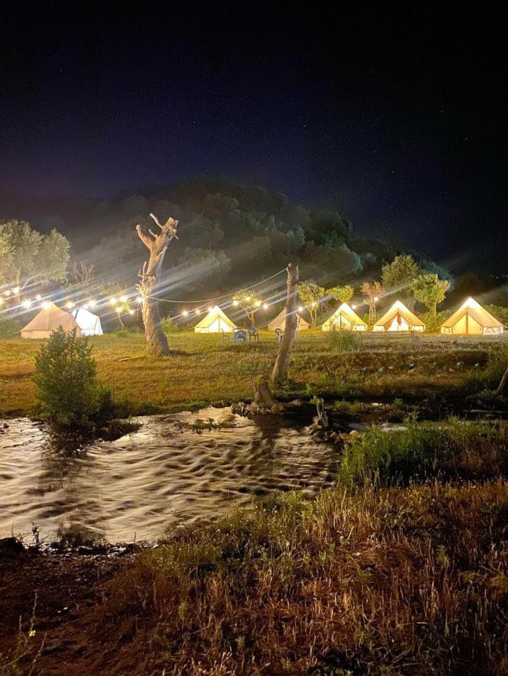 Riverside Bunec Camping Hotel Piqeras Eksteriør billede